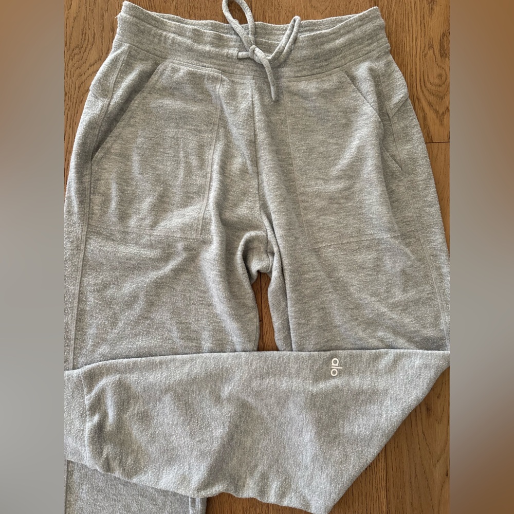 Alo Yoga Soho Lounge Set Pullover & jogger Sweatpants Womens Medium gray - Picture 5 of 8
